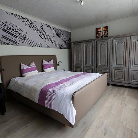 Bed 'N Blues **** Villa Halen Bagian luar foto