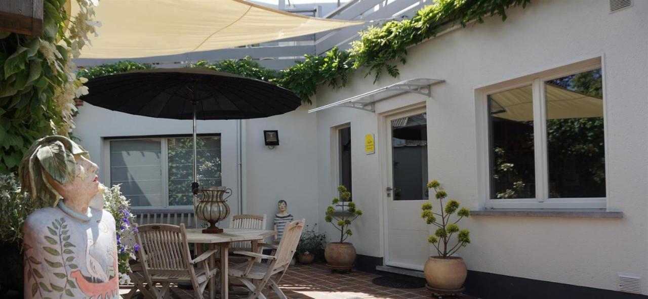 Bed 'N Blues **** Villa Halen Bagian luar foto