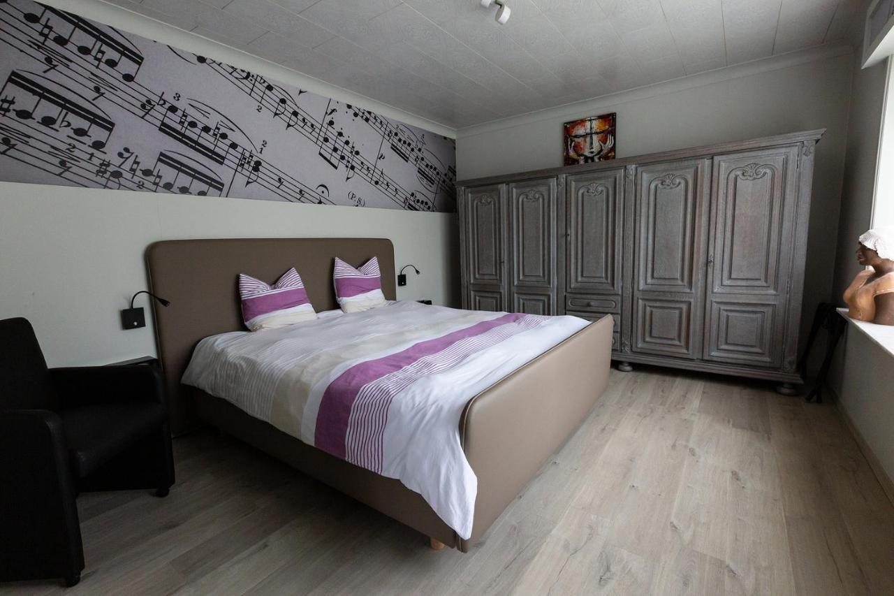 Bed 'N Blues **** Villa Halen Bagian luar foto
